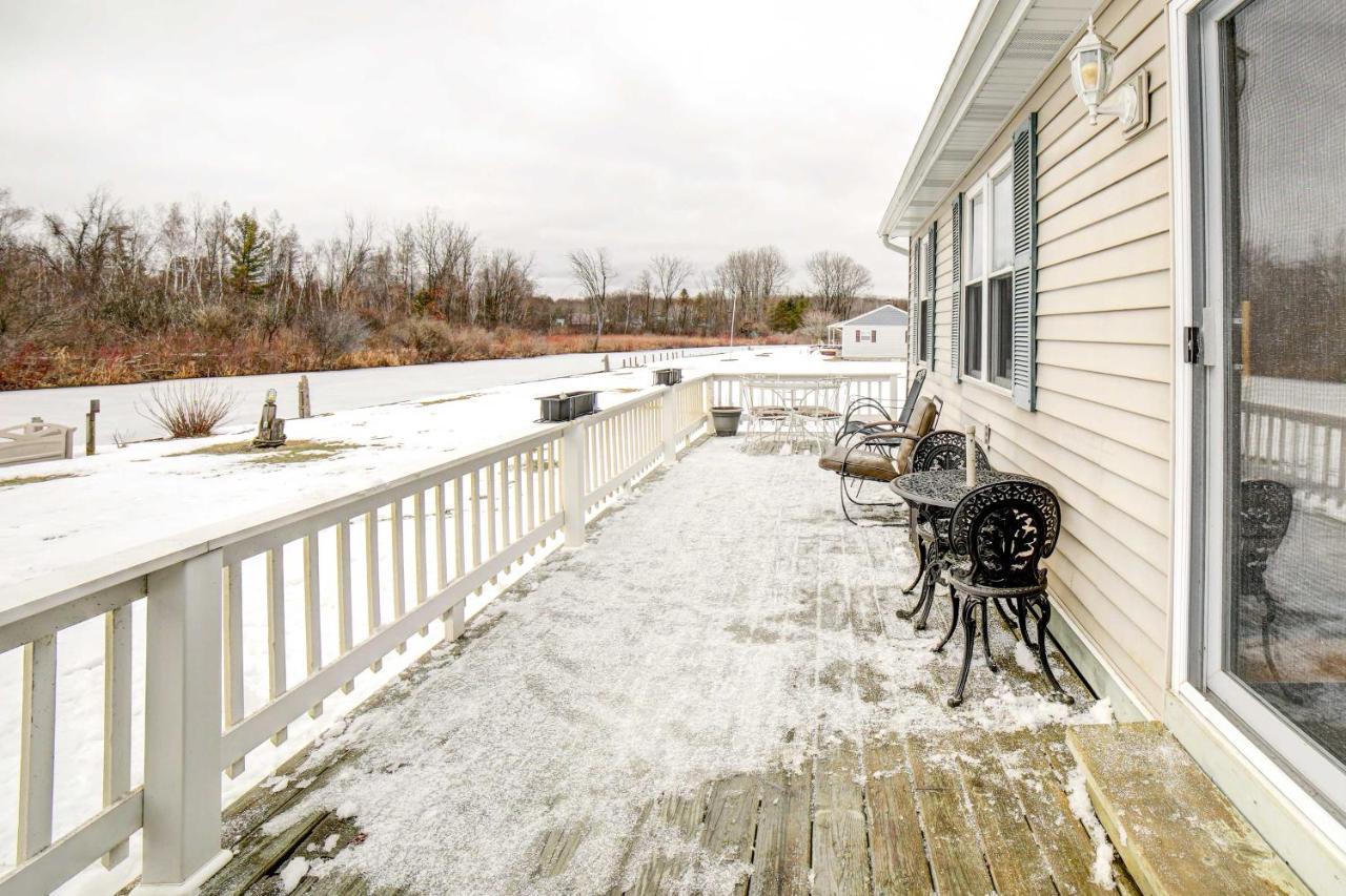 Waterfront Evart House On Chippewa Lake Channel Villa Exterior photo