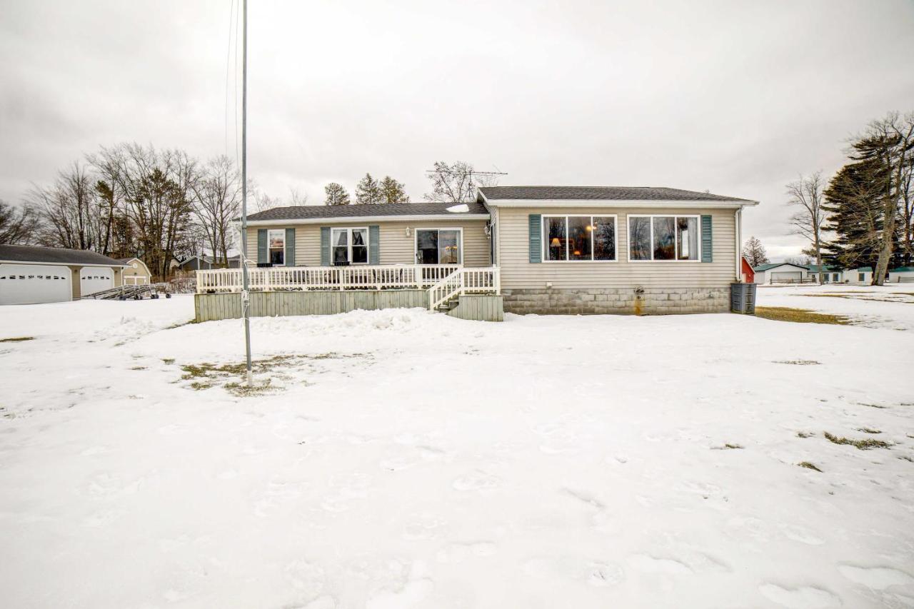 Waterfront Evart House On Chippewa Lake Channel Villa Exterior photo